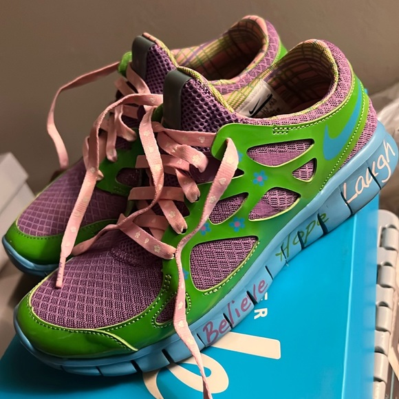 WMNS NIKE FREE RUN - Picture 1 of 3